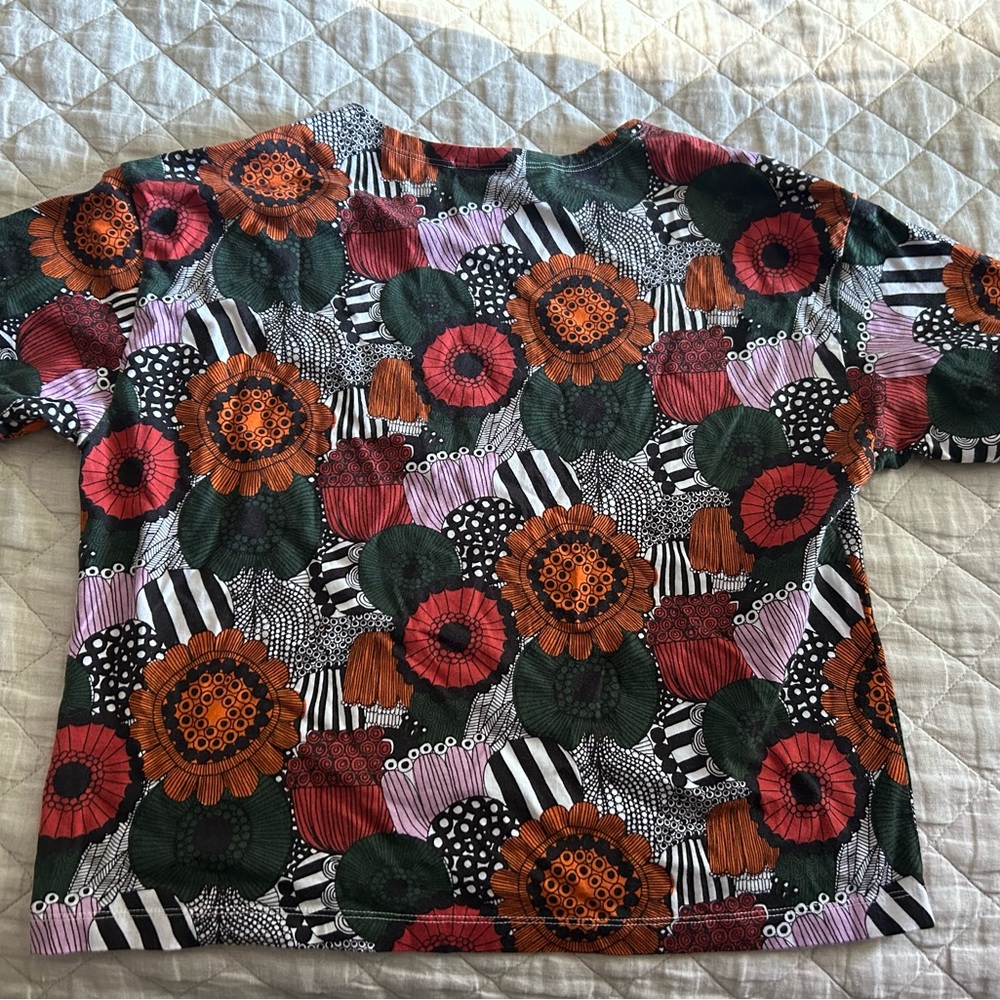 Marimekko ladies XS Uniqlo T shirt - Picture 3 of 5